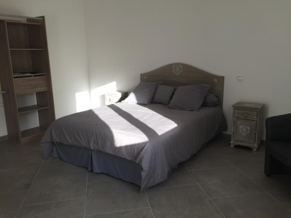 Ernella Hotel อาเลอเรีย ภายนอก รูปภาพ